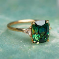 Gloria - Anillo dorado con circonita verde