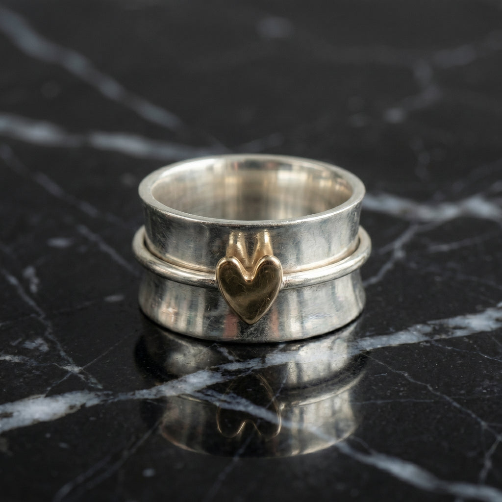 Elisa - Anillo plateado con corazón dorado