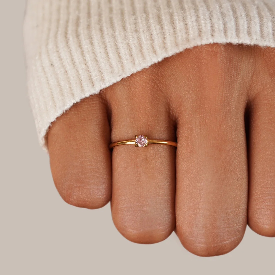Anillos de oro con piedras de nacimiento