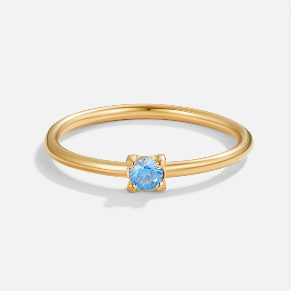 Anillos de oro con piedras de nacimiento