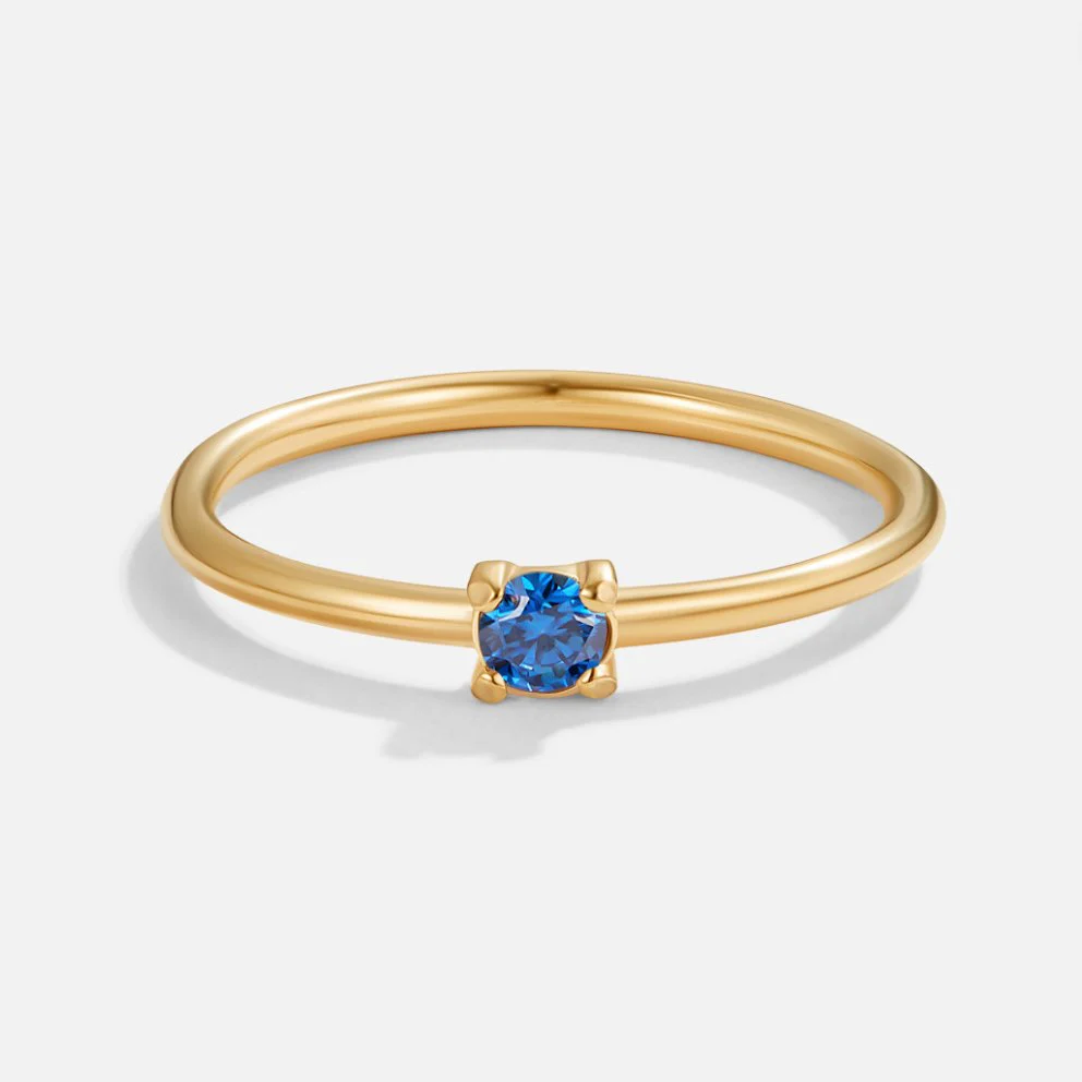 Anillos de oro con piedras de nacimiento