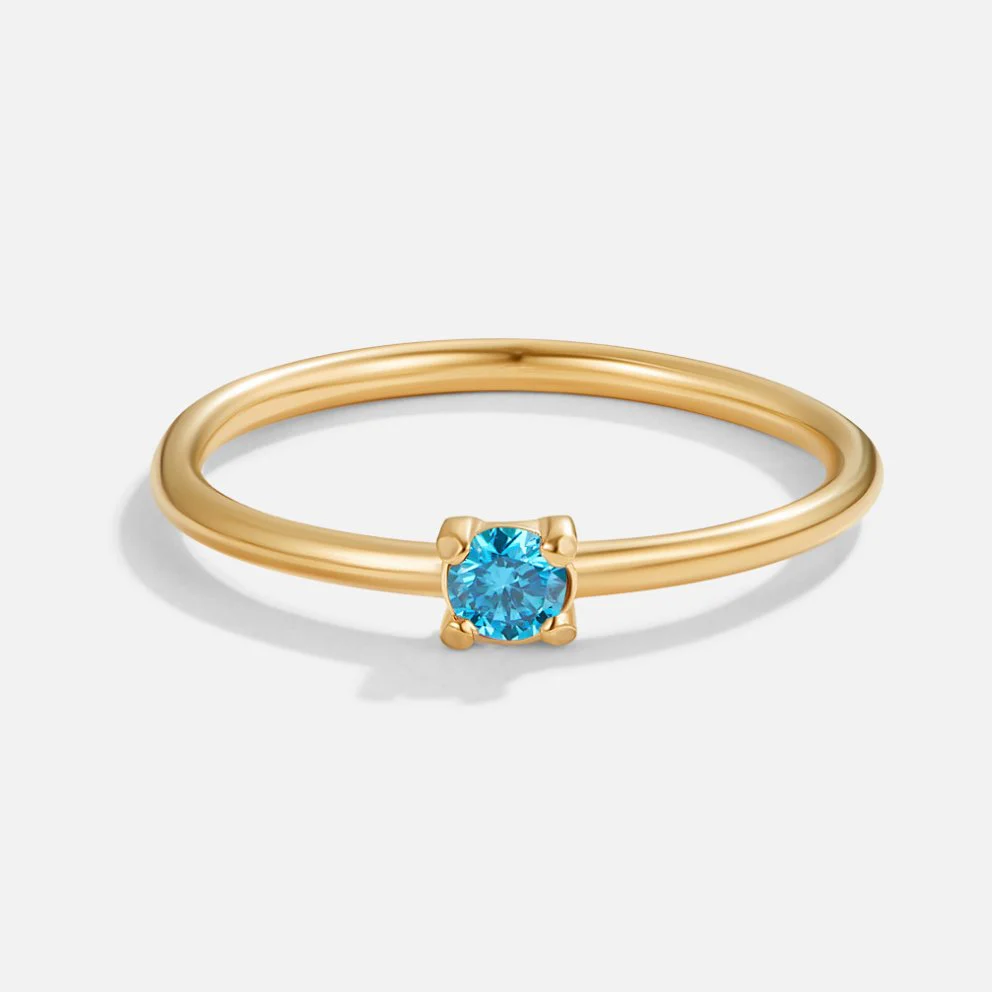 Anillos de oro con piedras de nacimiento