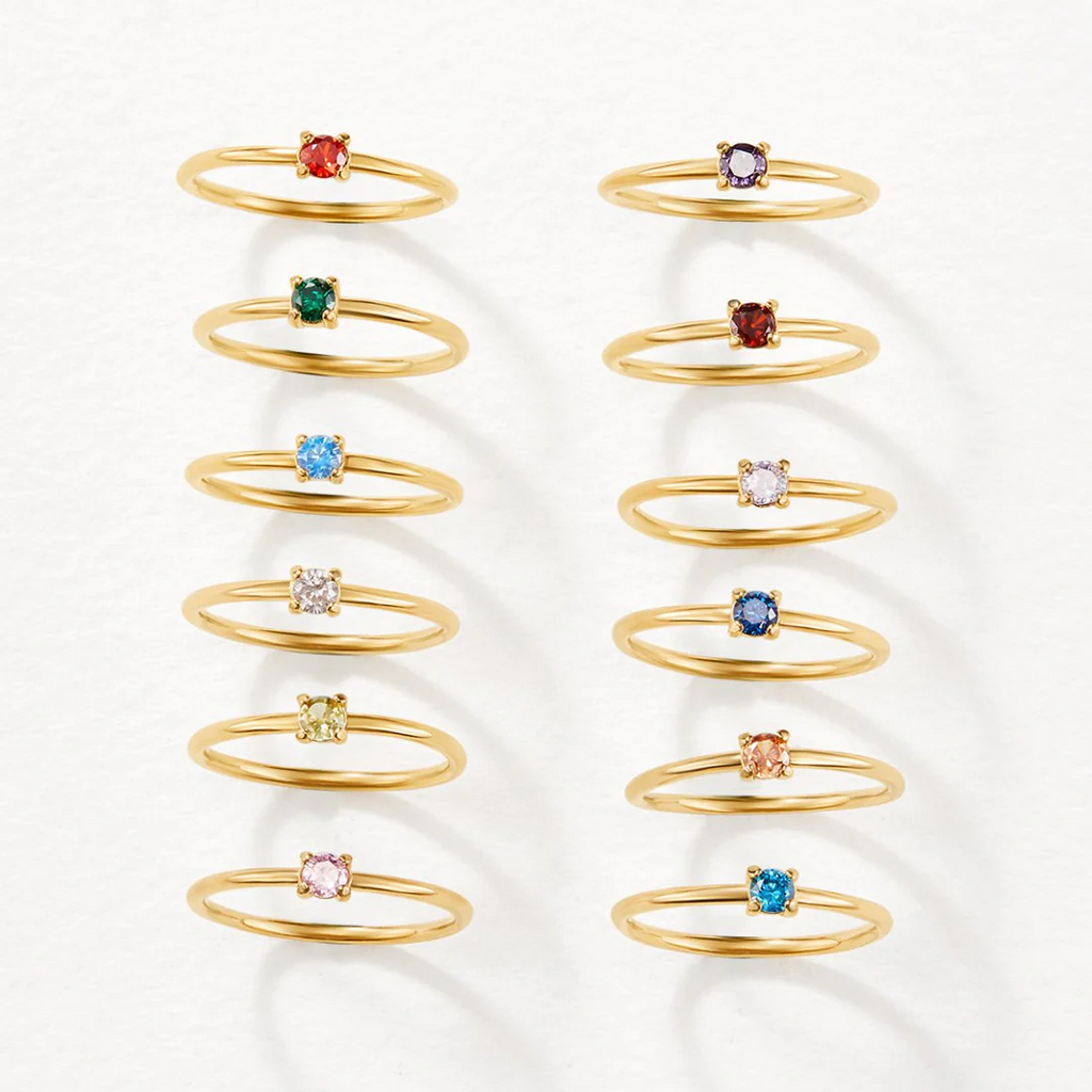 Anillos de oro con piedras de nacimiento